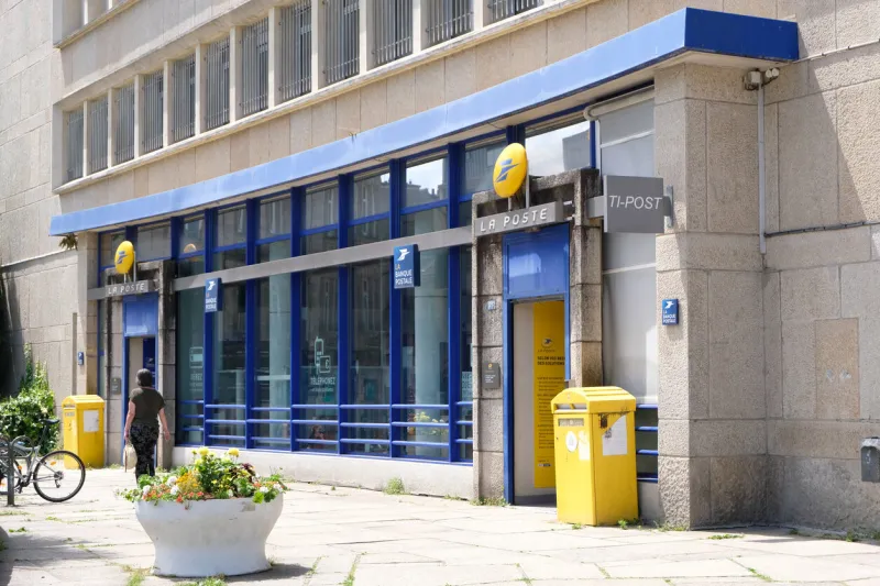 vannes, france, june 14, 2022  entrance to the central post office in the city of vannes in brittany