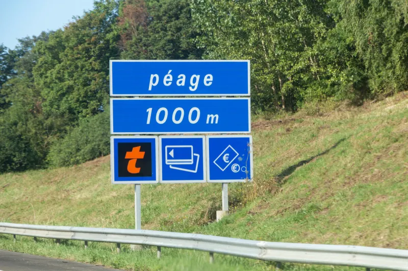saint arnoult en yvelines – france, august 19, 2019   road sign for the tollbooth in france