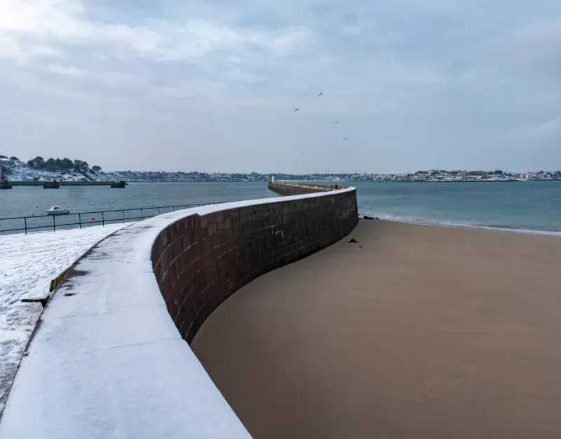 the black mole under the snow in saint-malo, this photo was taken in saint-malo under the snow
