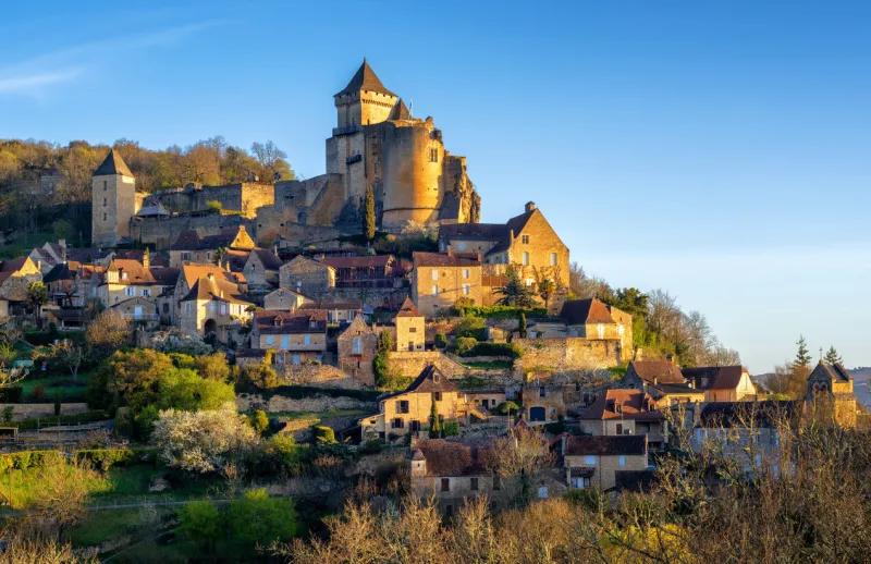 medieval castelnaud-la-chapelle hilltop village with chateau de castelnaud castle, dordogne, perigord noir, france
