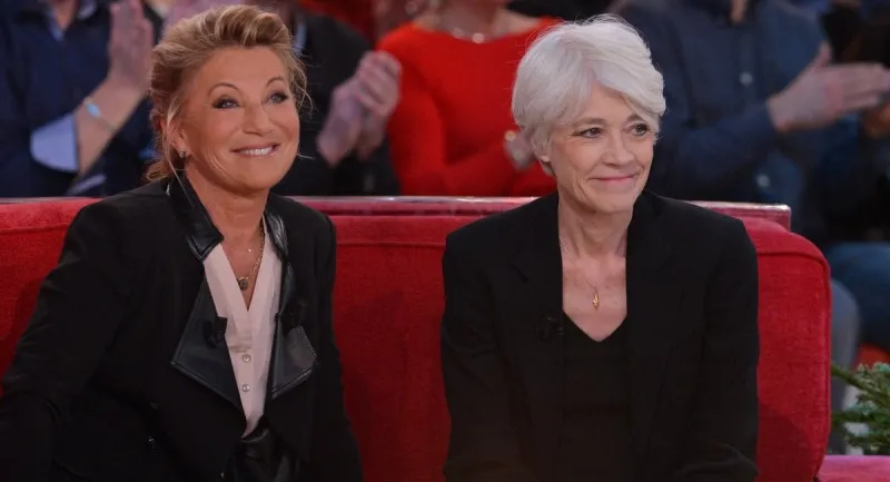 singer sheila and francoise hardy at the taping of vivement dimanche on december 17, 2012 in paris, france photo by max colin abacapresscom <motcle99> sheila (chanteuse) sheila (singer) < motcle99> , 670226 002 paris france