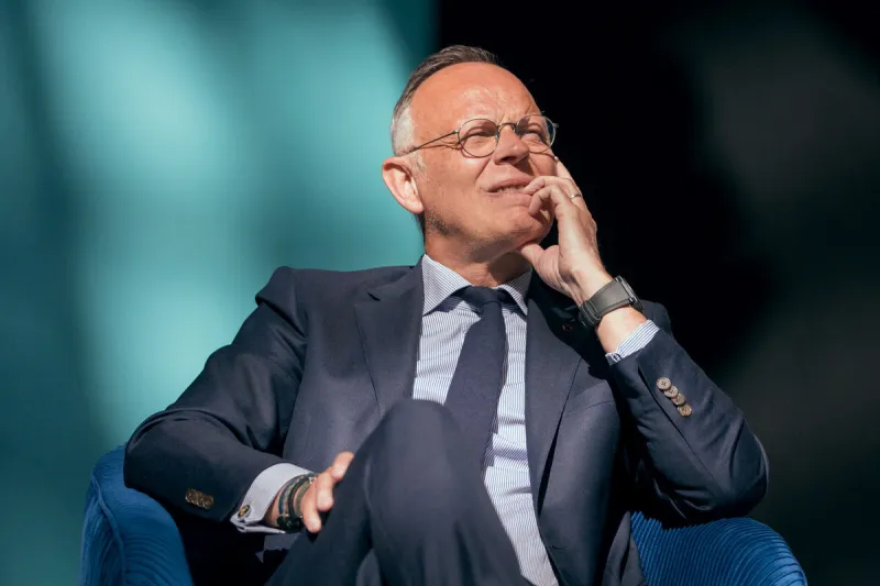 réunion du parti centriste français renaissance - saint-denis aj