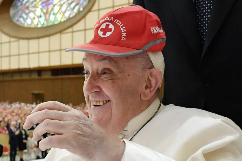 pope francis meets members of the italian red cross - vatican