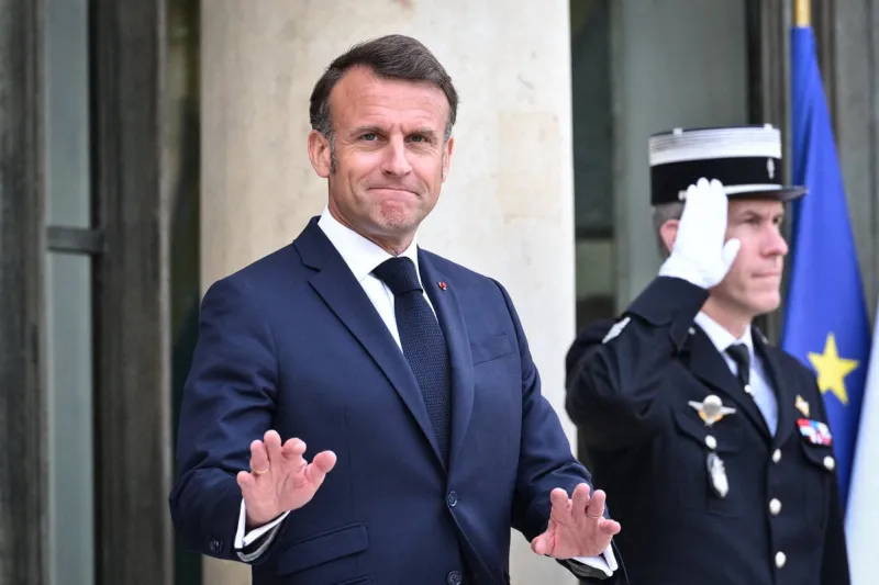 emmanuel macron welcomes ursula von der leyen at the elysee fa