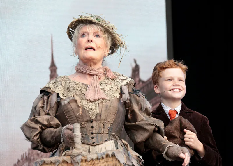 petula clark as bird woman in mary poppins during west end live 2021, trafalgar square, london, uk on september 18, 2021 photo by mike raison dmg media licensing solo syndication abacapresscom