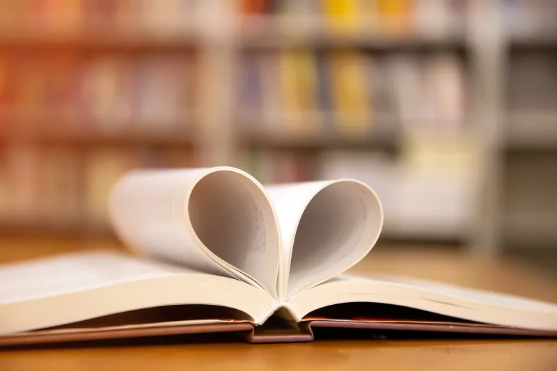 Coeur avec les pages