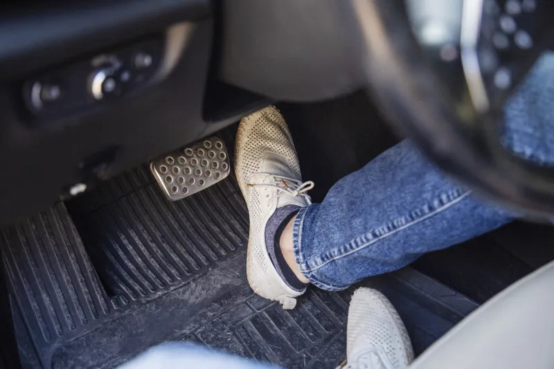 pied accelerateur voiture