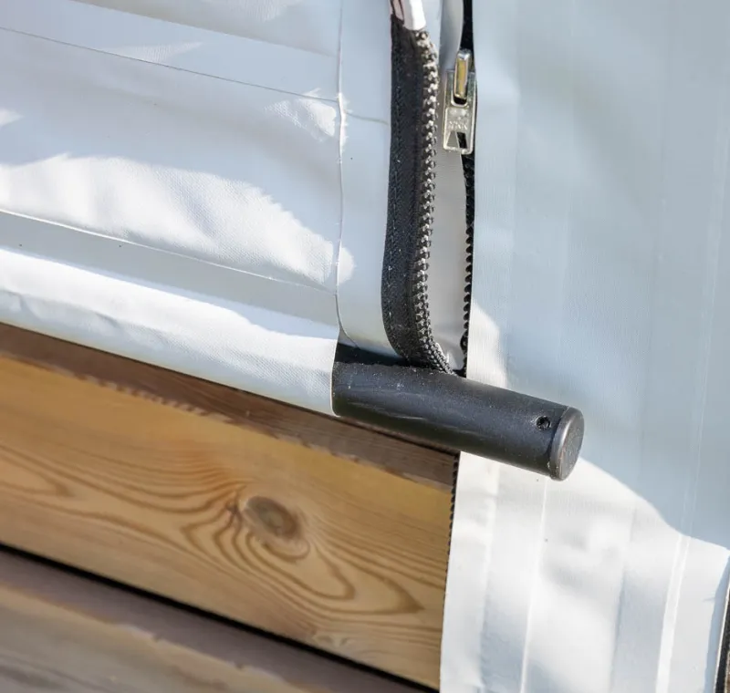 Rideau avec barre de lestage