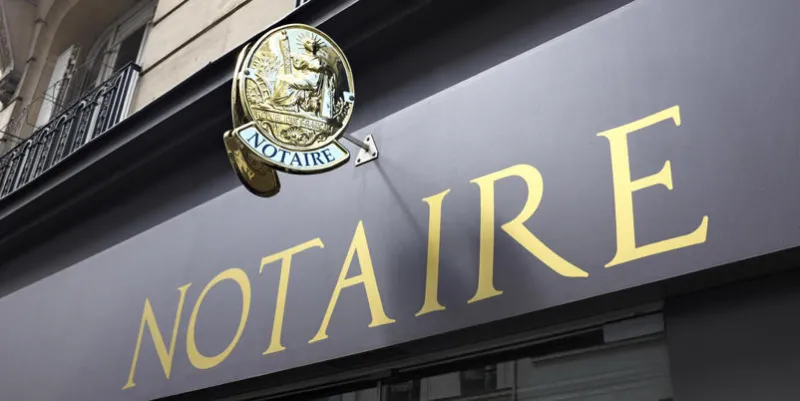 plaque de notaire, enseigne sur rue