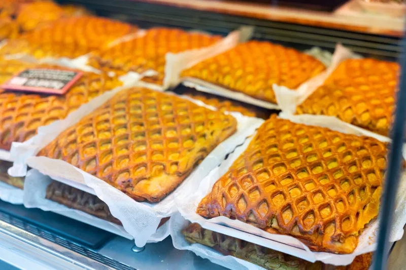 traditional food for easter time in spain called hornazo