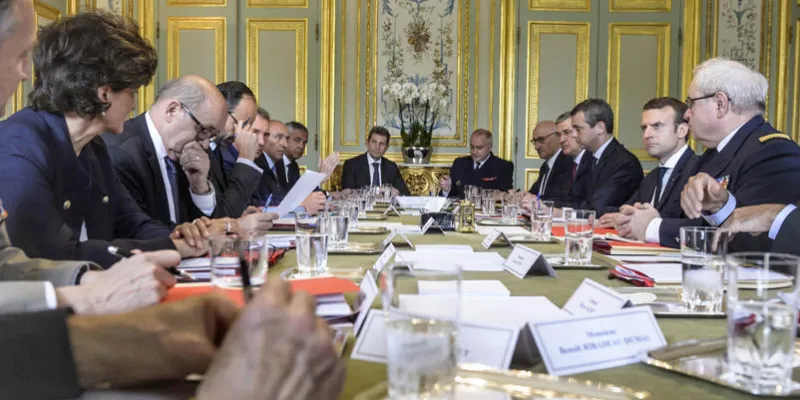 france politics defence