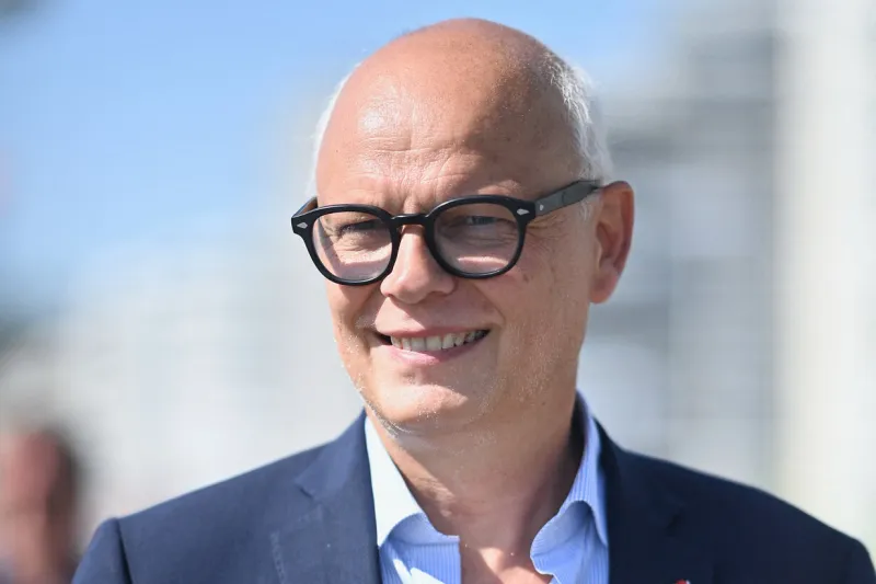 edouard philippe et elisabeth borne en visite au grand port maritime - le havre