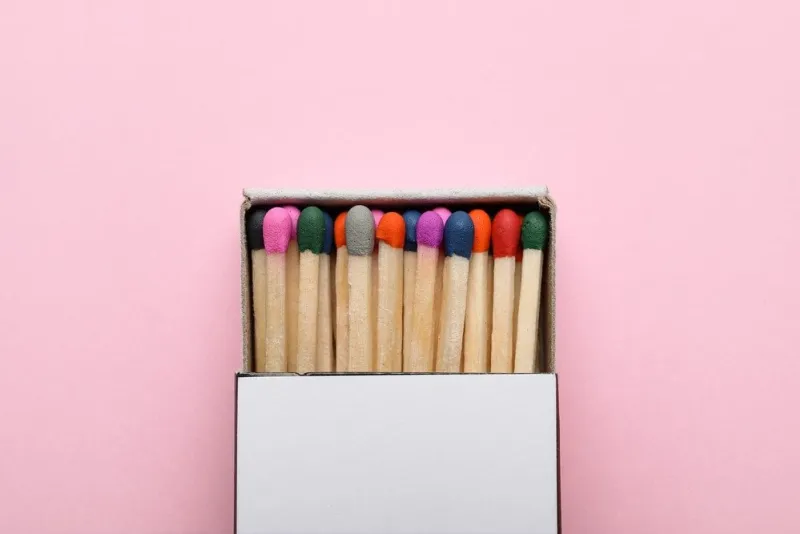 box with new matchsticks on pink background
