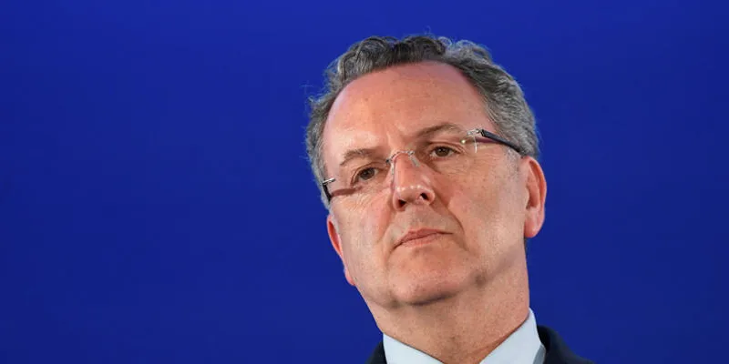 richard ferrand, secrétaire général de la république en marche (ema) donne une conférence de presse sur les nominations du parti pour les élections législatives à venir, le 11 mai 2017 à paris afp photo piscine eric feferberg