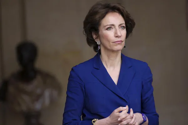 france politique allocation familiale soins