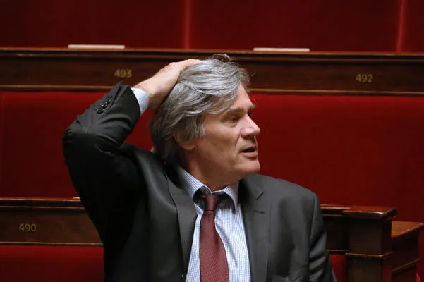 le ministre français de l'agriculture et porte-parole du gouvernement, stéphane le fon, assiste à une séance de questions au gouvernement à l'assemblée nationale, le 07 mai 2014 à paris afp photo kenzo tribouillard