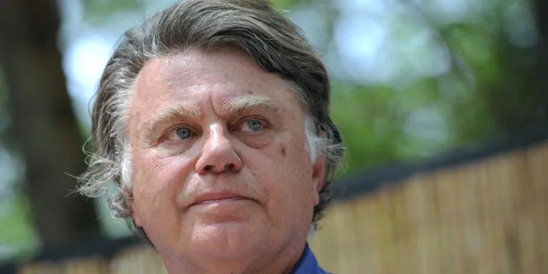 le député du parti d'extrême-droite français (fn) gilbert collard (c) s'adresse aux sympathisants le 14 juillet 2013 lors d'un banquet de la fête à saint-gilles, sud de la france afp photo anne-christine poujoulat