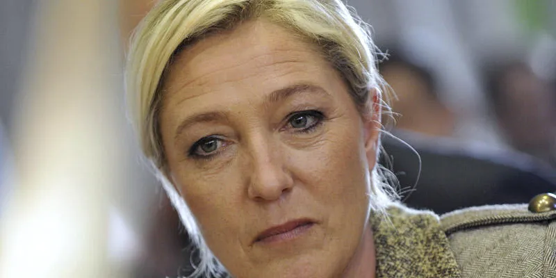 le président du parti national d'extrême-droite français (fn) marine le pen visite le salon de l'élevage à cournon, centre de la france, le 4 octobre 2012 afp photo thierry zoccolan