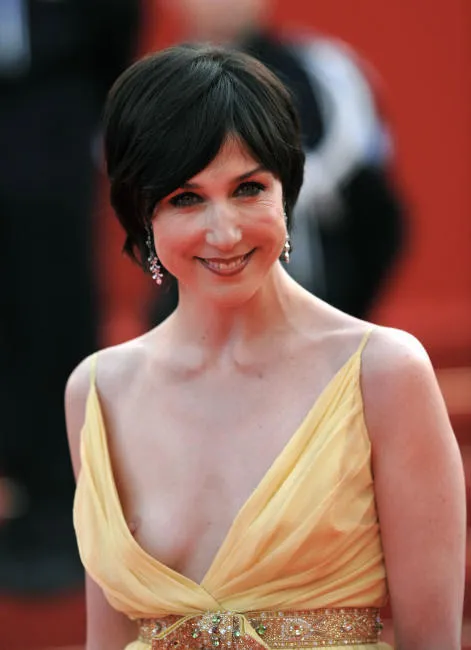 elsa zylberstein seen arriving at the palais des festivals in cannes, france, may 14, 2008, for the screening of fernando meirelles' blindness presented in competition and opening the 61st cannes film festival photo by hahn-nebinger-orban abacapresscom