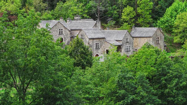 la croze, a typical hamlet of the tarn gorge in lozère