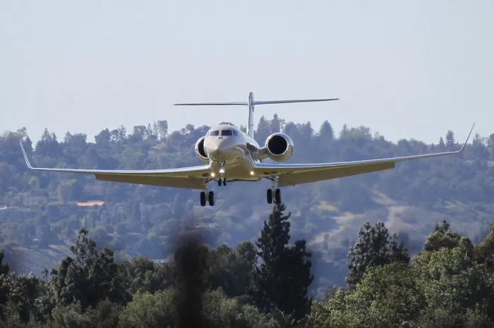 kim kardashian's usd 95 million private jet - la