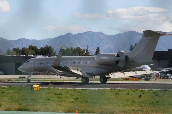 kim kardashian's usd 95 million private jet - la