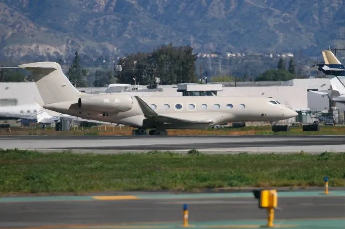 kim kardashian's usd 95 million private jet - la