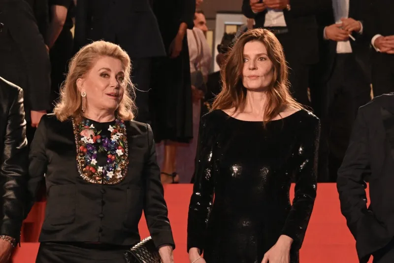 catherine deneuve, chiara mastroianni à la première du film parthenope lors du 77ème festival de cannes à cannes, france le 21 mai 2024 photo by julien reynaud aps-medias abacapresscom