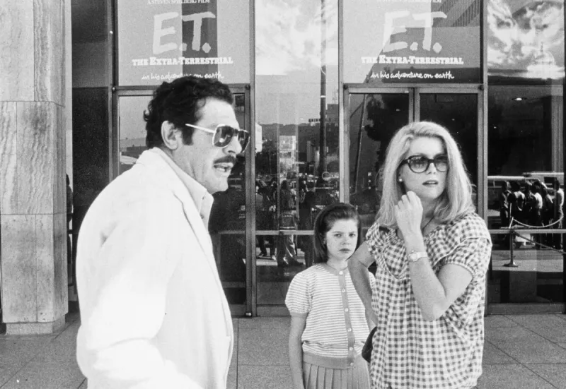 cff923 marcello mastroianni et catherine deneuve avec leur fille chiara photo by alamy abacapresscom
