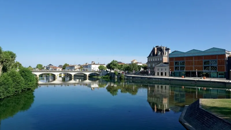 la charente à jarnac, gondeville, nouvelle-aquitaine, france