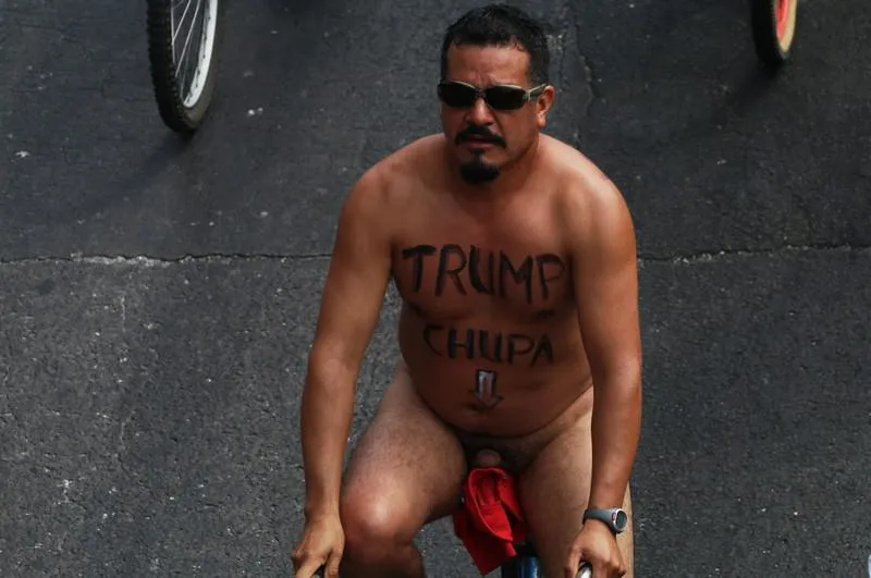 protestation cycliste mexicaine nue