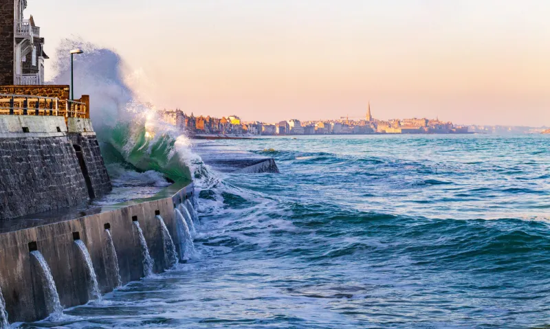 high tides in saint-malo, france in february