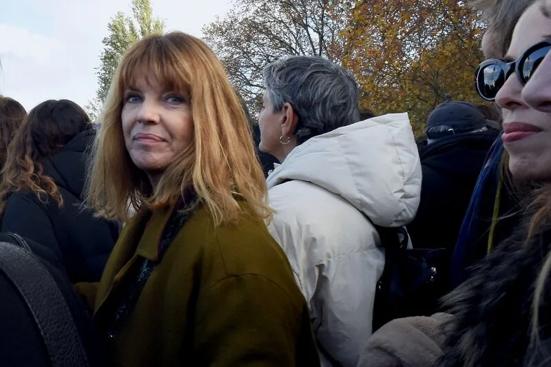 gwendolyne hamon participe à une marche silencieuse, en tant que célébrités et artistes pour la paix au moyen-orient, à paris, france, le 19 novembre 2023 photo par franck castel abacapresscom