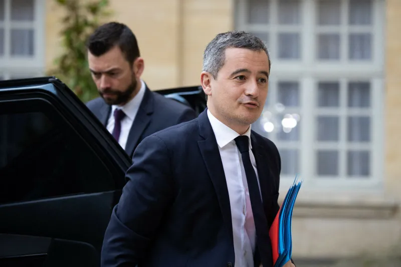 meeting about new caledonia at matignon - paris