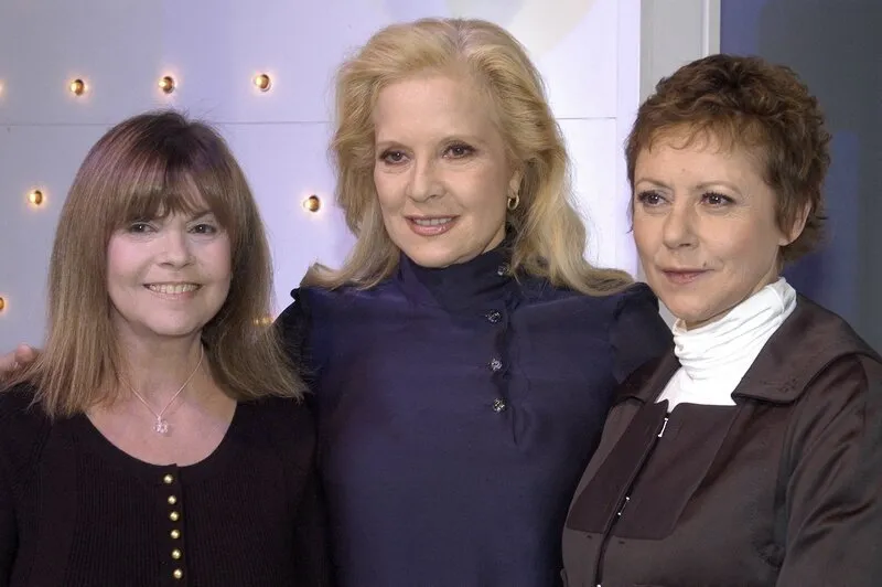 file photo undated - enregistrement de l emission de television vivement dimanche sur france 2 - special dorothee avec chantal goya , sylvie vartan , dorothee photo by potin aps-medias abacapresscom , 813527 016 paris france