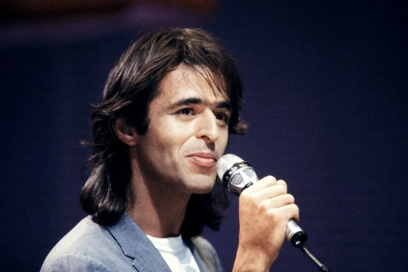 portrait du chanteur jean-jacques goldman réalisé dans le cadre de l'émission '' la nouvelle affiche'' consacrée à ce dernier, le 7 janvier 1987, au palais des sports de la ville de bordeaux (photo by georges bendrihem   afp)