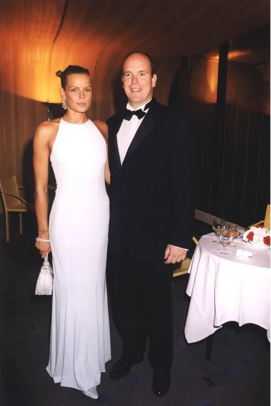 © abaca 13720-4 monaco, 6 8 99 red cross ball   princess stéphanie &amp, prince albert , 13720 04 monaco