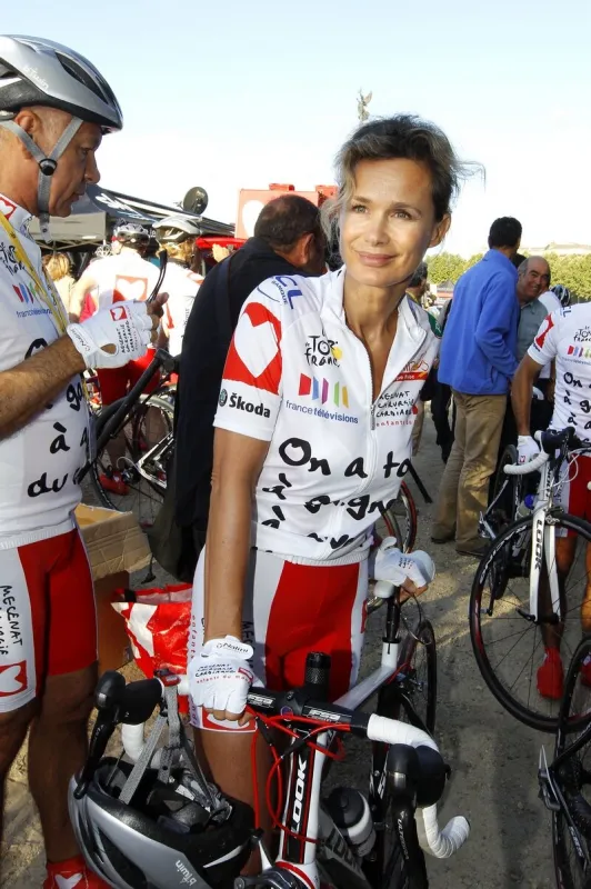 personnalites courent la 7eme edition d'etape du coeur pendant le tour de france