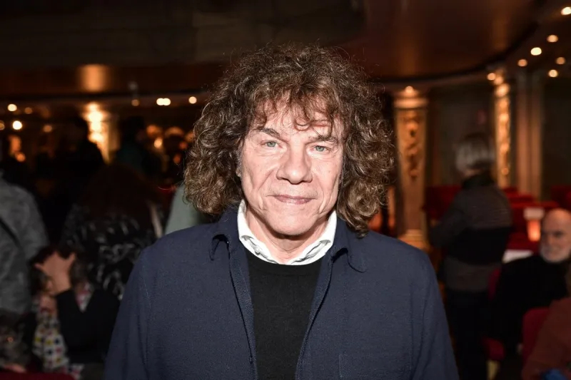 le chanteur franco-italien riccardo cocciante assiste au dévoilement de la sculpture en cire du parolier et directeur musical franco-canadien luc plamondon au musée grévin à paris, france, le 9 novembre 2023 photo par firas abdullah abacapresscom