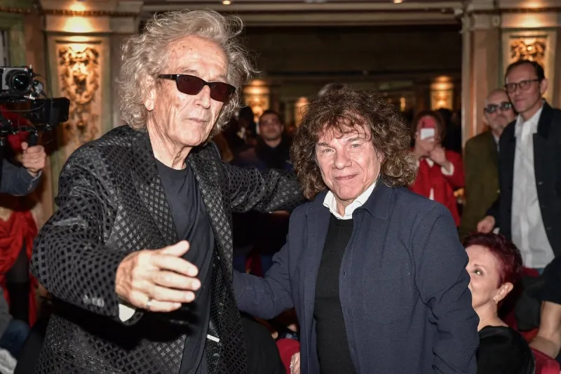 dévoilement de la statue de cire de luc plamondon - paris