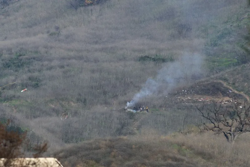 former nba star kobe br yant died on a helicopter crash 9 people died in the crash including kobe's daughter and friendsjanuary 26, 2020 in calabas, california photo by lionel hahn abacapresscom , 717671 037 calabasas