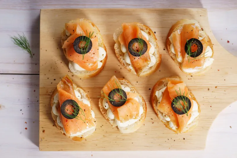 smoked salmon and cream cheese canapÃ©ssmoked salmon and cream cheese canape