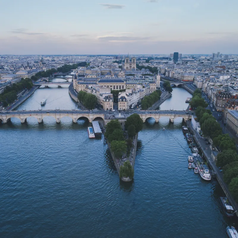 square du vert-galant seine river sunset aerial