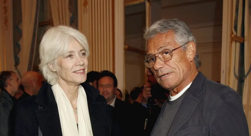 des célébrités françaises assistent à une cérémonie de décoration au ministère de la culture à paris