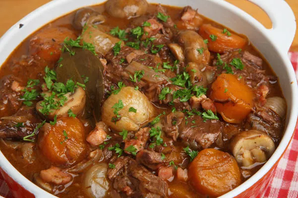 boeuf bourguignon, ragoût français classique