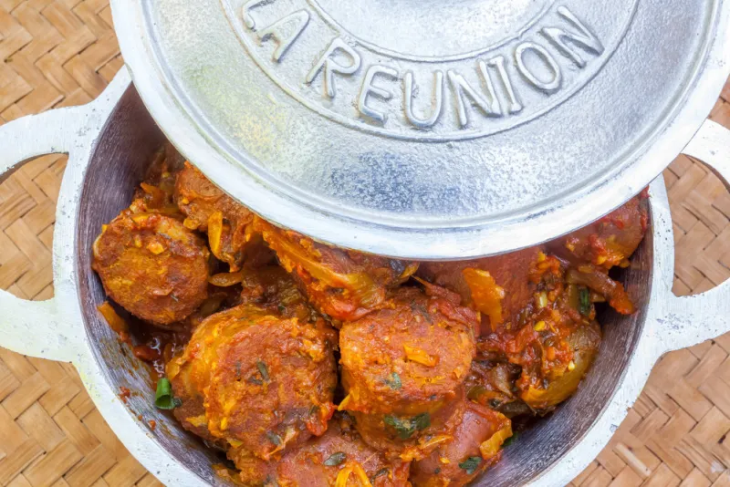 rougail saucisses, spécialité culinaire, île de la réunion