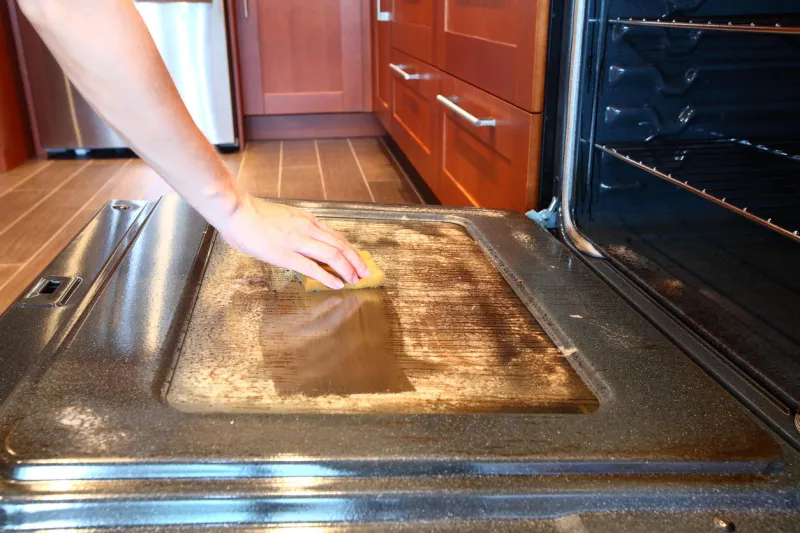 cleaning dirty greasy oven