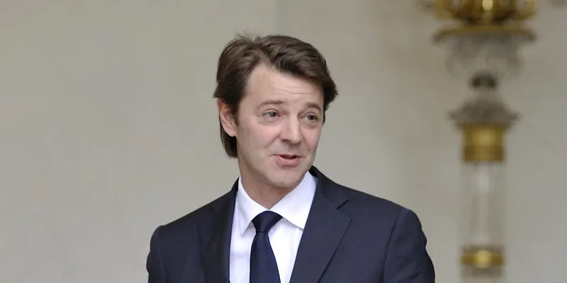 le ministre de l'économie française françois baroin (1) et le ministre de l'agriculture et de la pêche bruno le maire quittent le palais d'elysée après la réunion hebdomadaire du cabinet le 13 juillet 2011 à paris afp photo eric feferberg