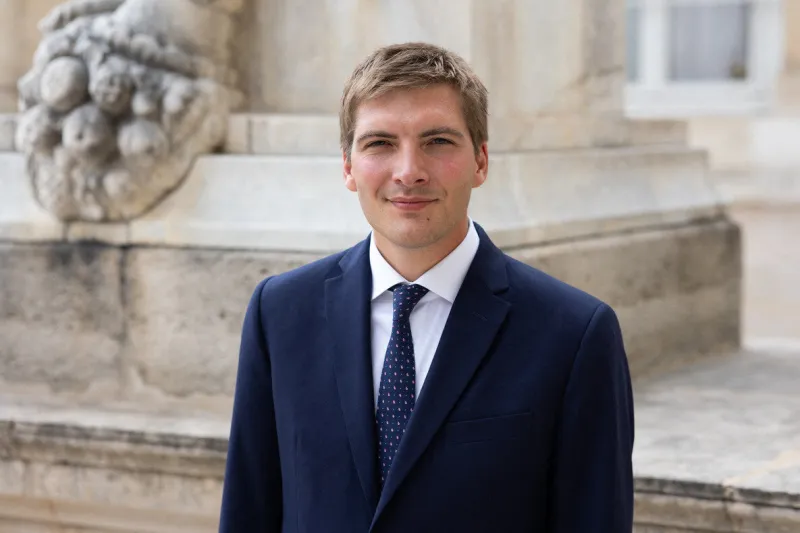le député français les républicains (lr) robin reda arrive à l'assemblée nationale, à paris, le 20 juin 2022, au lendemain des élections législatives photo par raphael lafargue abacapresscom