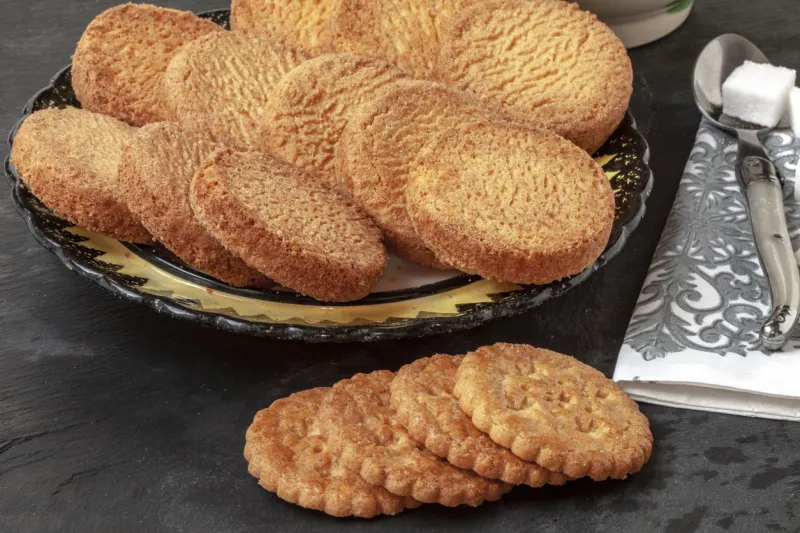 indoor shooting at 100 mm macro, 200 iso, f 20, 2 seconds